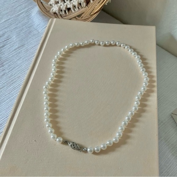 Pearl Necklace Vintage “Inga”  16.5” Hand Knotted Silver Marquise Fishhook Class - Picture 6 of 9